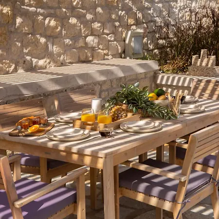 ヴィラ Valagron 2 ニキアナ